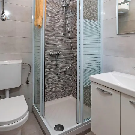 Penzion Pleasant Oriana Near The Sea-pula 3*