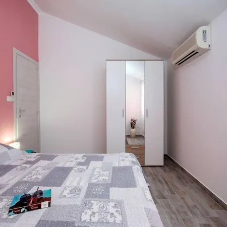 Penzion Pleasant Oriana Near The Sea-pula