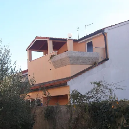 Pleasant Oriana Near The Sea-pula Πούλα