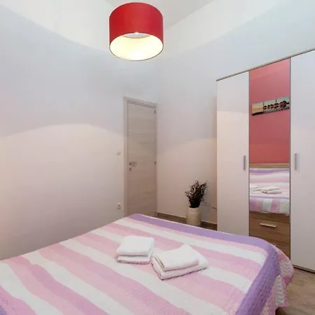 Pleasant Oriana Near The Sea-pula Pula