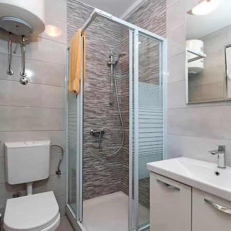 Pleasant Oriana Near The Sea-pula Pensionat Pula