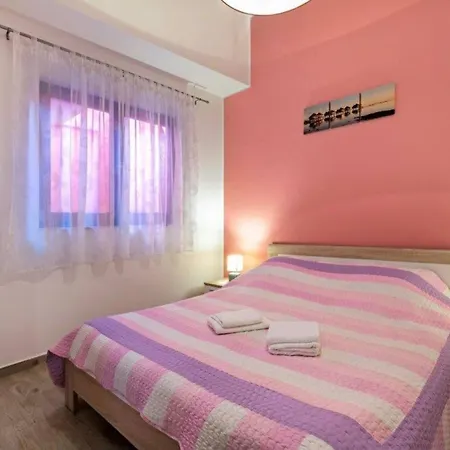 Pleasant Oriana Near The Sea-pula Πούλα
