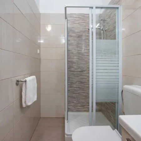 Affittacamere Pleasant Oriana Near The Sea-pula 3*