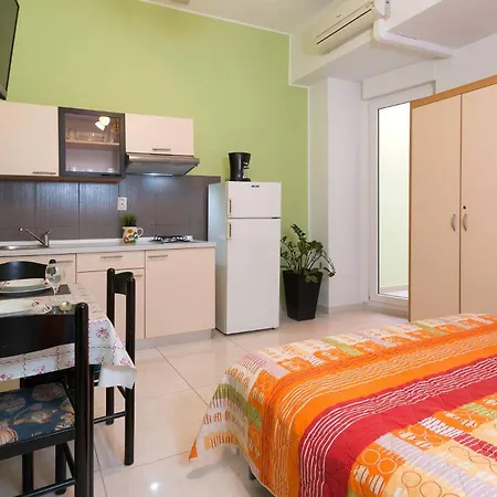 Pensionat Pleasant Oriana Near The Sea-pula Pula