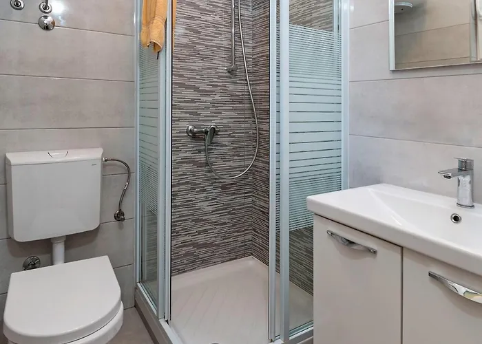 Πανσιόν Pleasant Oriana Near The Sea-pula 3*