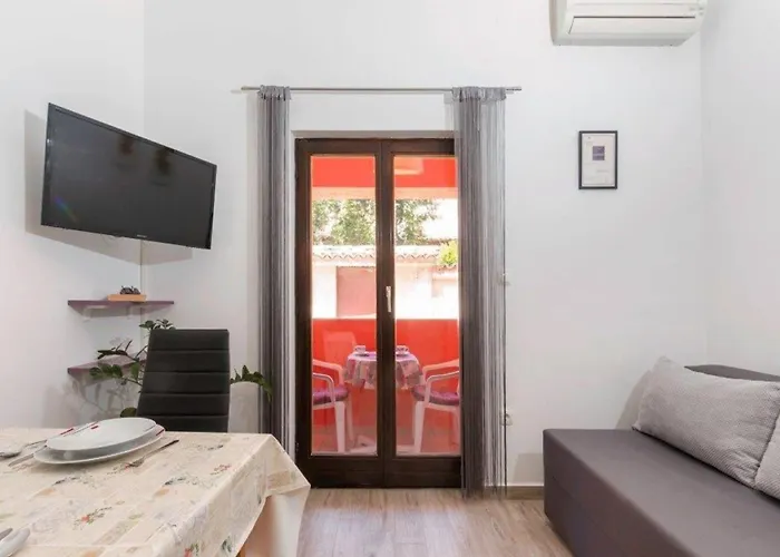 Pleasant Oriana Near The Sea-pula Konukevi 3*