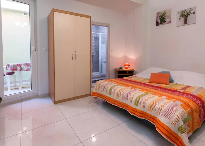 Πανσιόν Pleasant Oriana Near The Sea-pula 3*