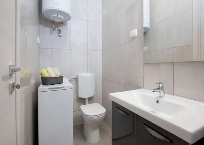 Pleasant Oriana Near The Sea-pula 3*