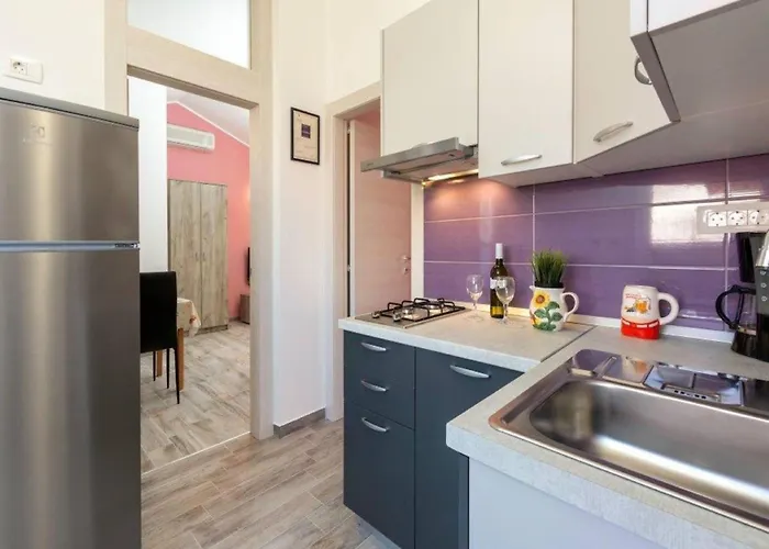 Pleasant Oriana Near The Sea-pula Pula