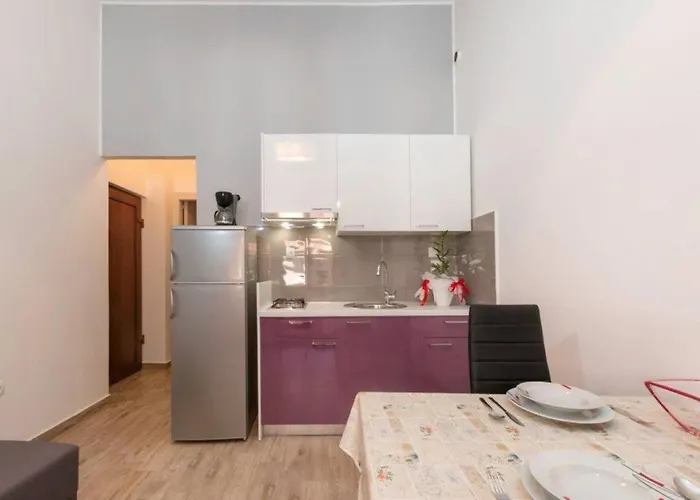 Pleasant Oriana Near The Sea-pula Konukevi