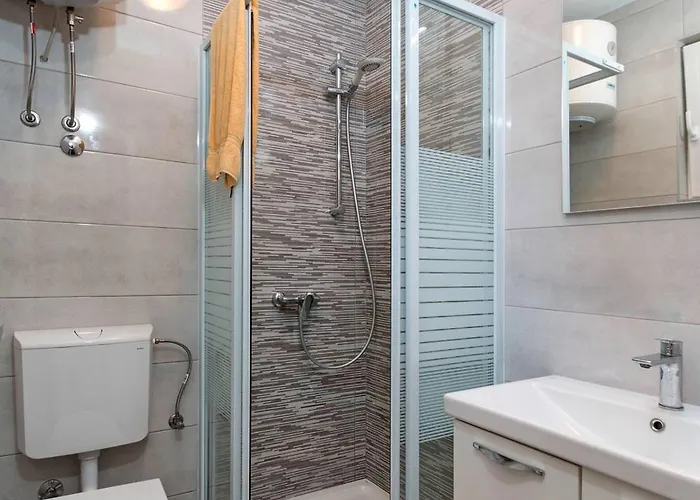 Pleasant Oriana Near The Sea-pula Konukevi Pula