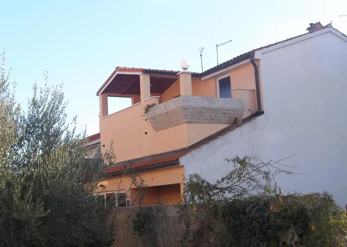 Pleasant Oriana Near The Sea-pula Pola